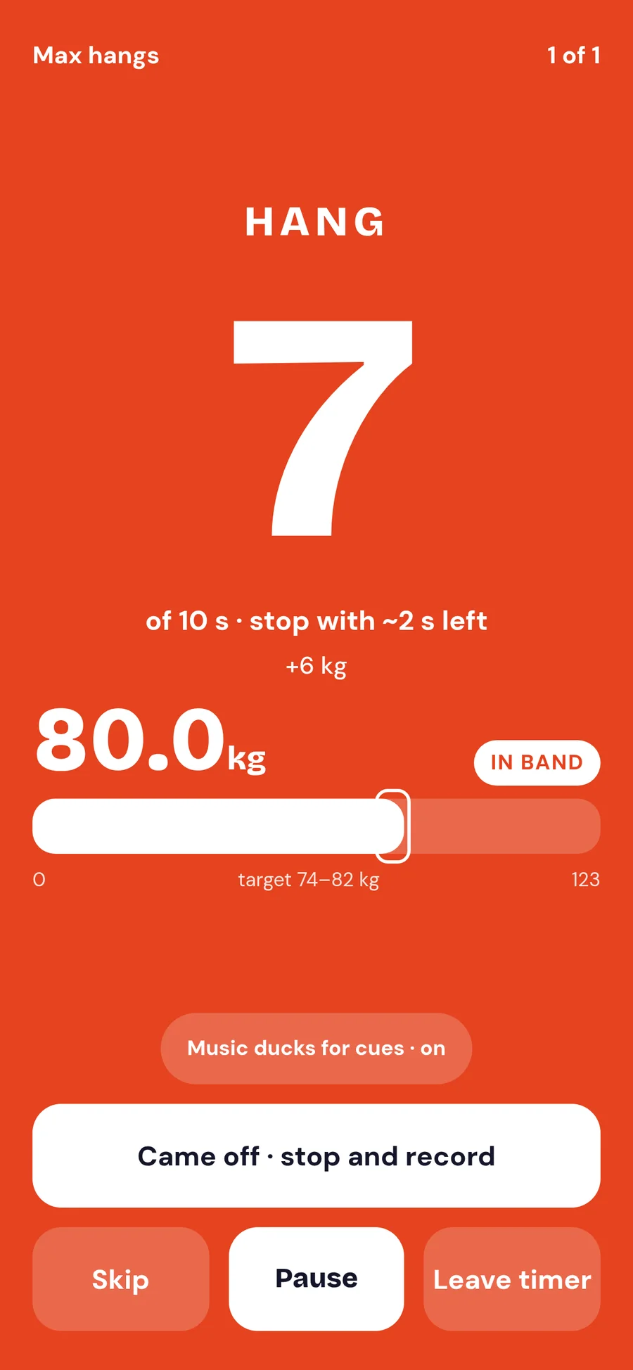 The hangboard timer mid-hang: 80 kg on the force gauge, inside the 74 to 82 kg target.